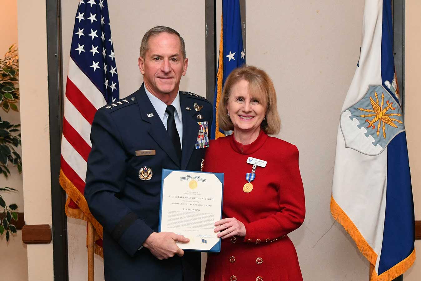 U.S. Air Force Chief of Staff Gen. David L. Goldfein presents the Distinguished Public Service Award to Dr. Rhoda Weiss